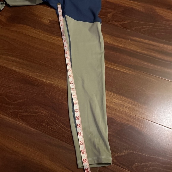 WEWOREWHAT V shaped Splice Leggings size Medium - Picture 8 of 8